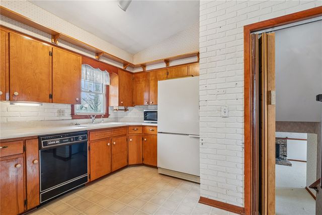 1007 Raney Street, Hiawatha, IA 52233