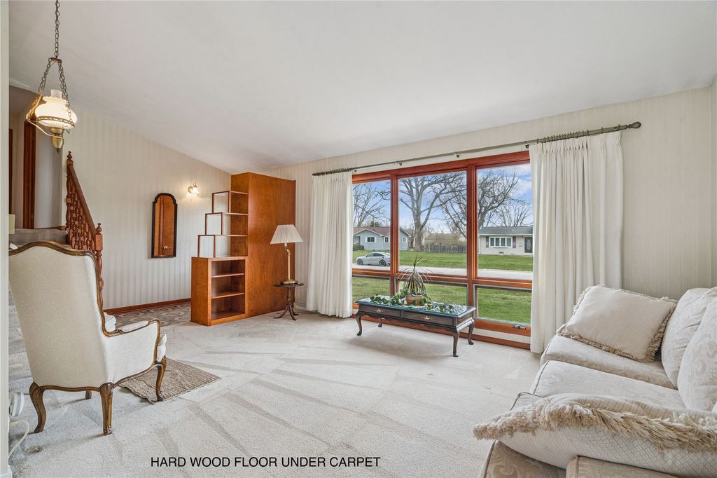 1007 Raney Street, Hiawatha, IA 52233