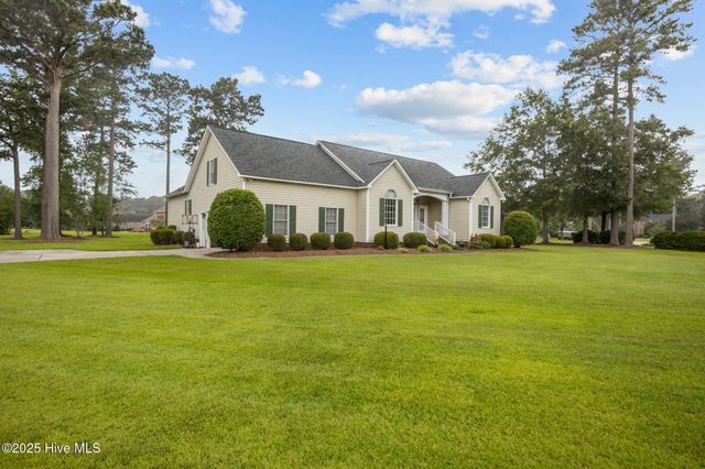 202 Nyon Court, New Bern, NC 28562