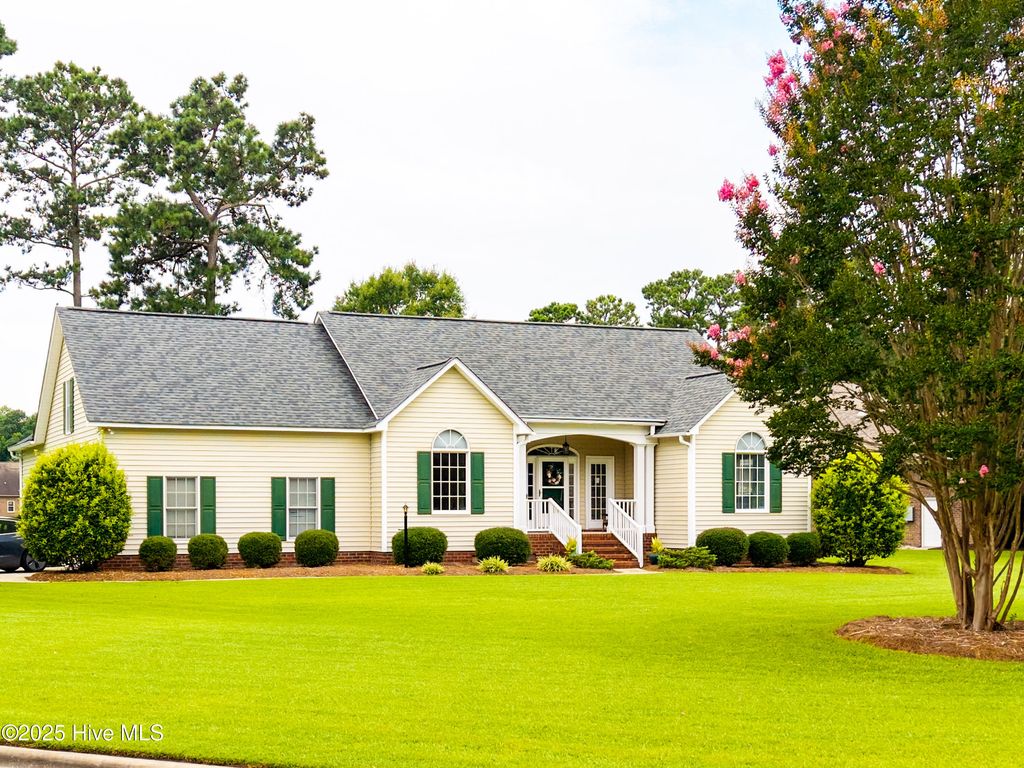 202 Nyon Court, New Bern, NC 28562