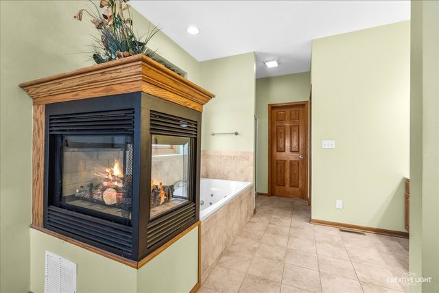 457 Davis Drive, Sycamore, IL 60178