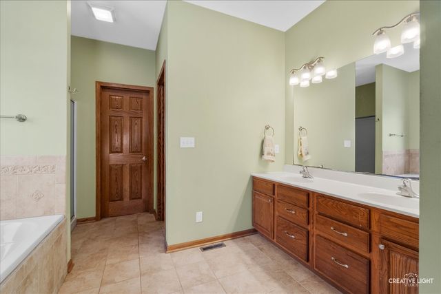 457 Davis Drive, Sycamore, IL 60178