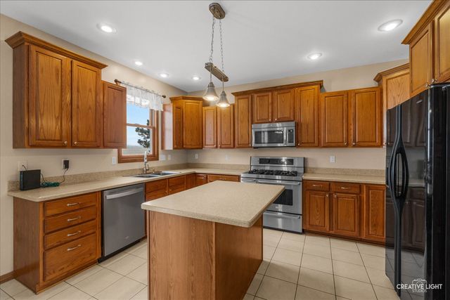 457 Davis Drive, Sycamore, IL 60178