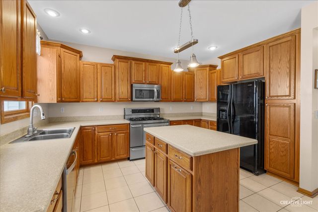 457 Davis Drive, Sycamore, IL 60178