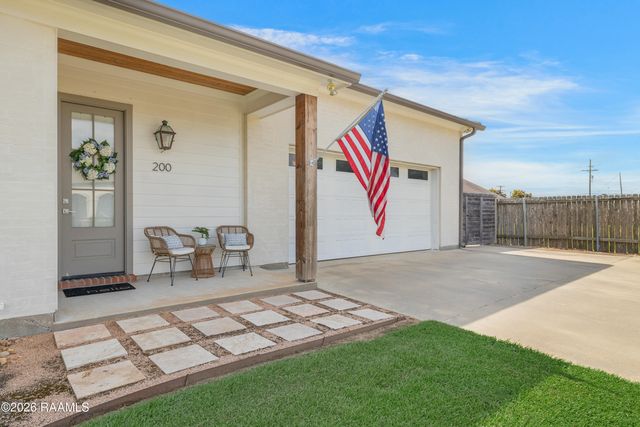 200 Habitat Ridge, Broussard, LA 70518
