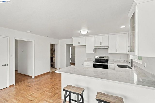1952 Sandcreek Way, Alameda, CA 94501