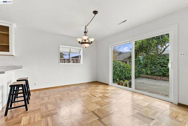 1952 Sandcreek Way, Alameda, CA 94501