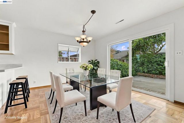 1952 Sandcreek Way, Alameda, CA 94501