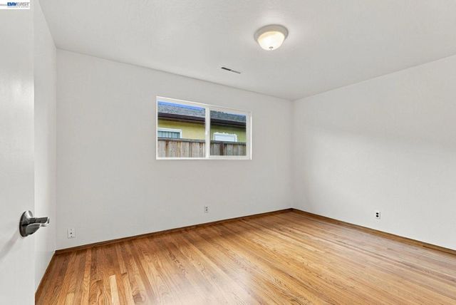 1952 Sandcreek Way, Alameda, CA 94501