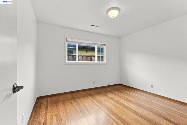 1952 Sandcreek Way, Alameda, CA 94501
