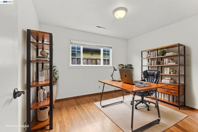 1952 Sandcreek Way, Alameda, CA 94501