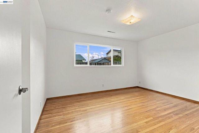 1952 Sandcreek Way, Alameda, CA 94501