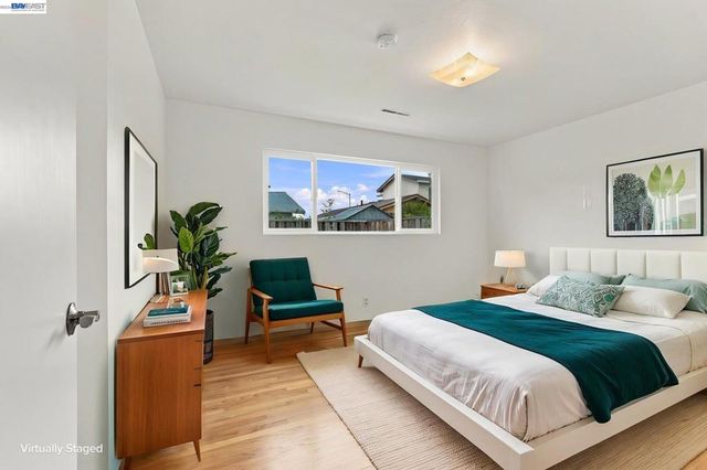 1952 Sandcreek Way, Alameda, CA 94501