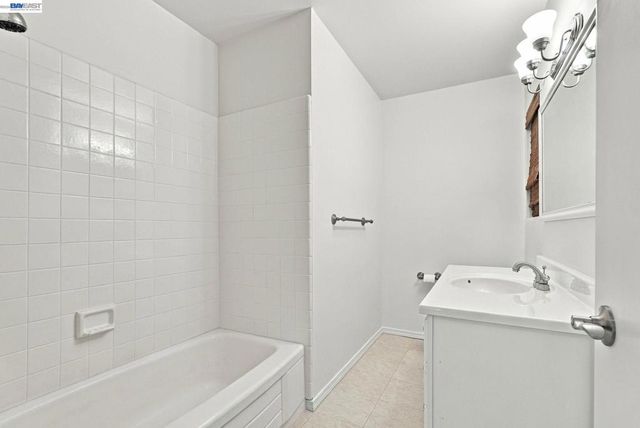 1952 Sandcreek Way, Alameda, CA 94501