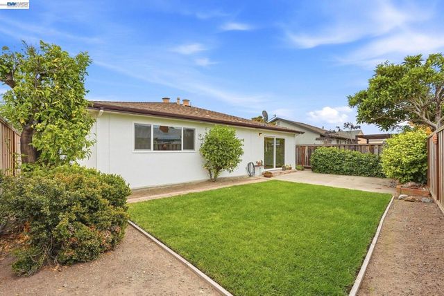 1952 Sandcreek Way, Alameda, CA 94501