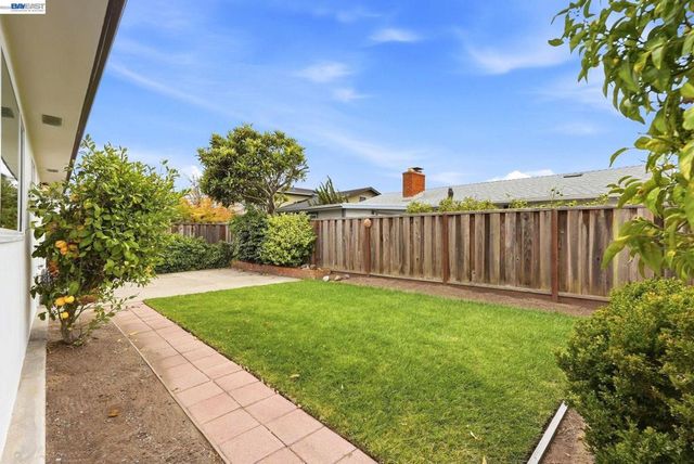 1952 Sandcreek Way, Alameda, CA 94501