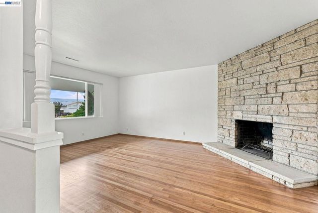 1952 Sandcreek Way, Alameda, CA 94501