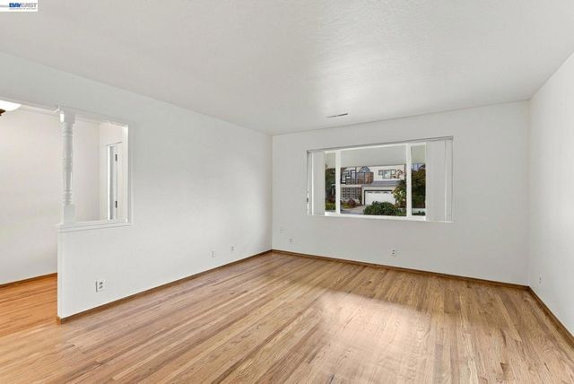 1952 Sandcreek Way, Alameda, CA 94501