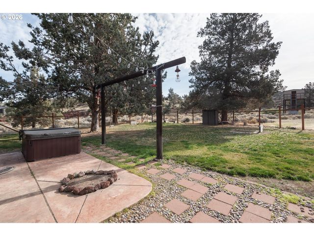 6446 Nw LYNCH Ln, Redmond, OR 97756