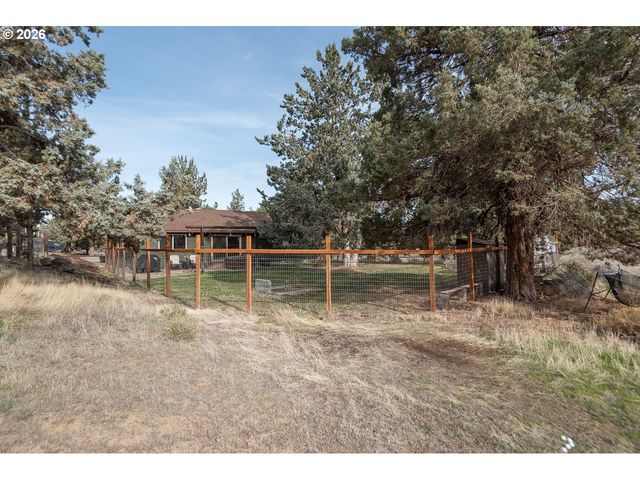 6446 Nw LYNCH Ln, Redmond, OR 97756