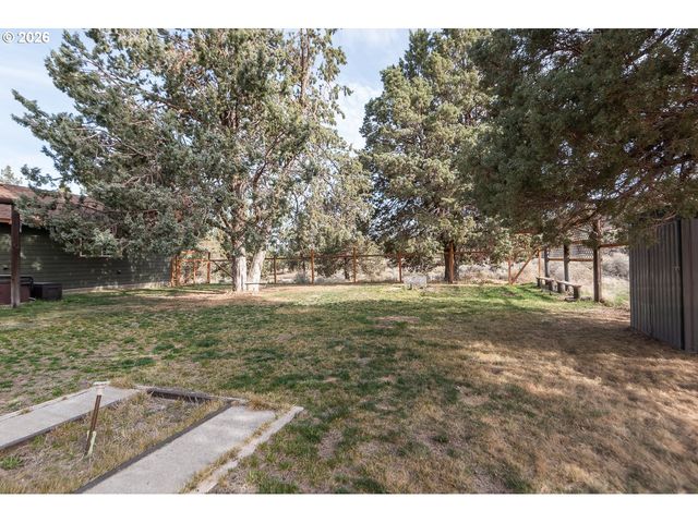 6446 Nw LYNCH Ln, Redmond, OR 97756