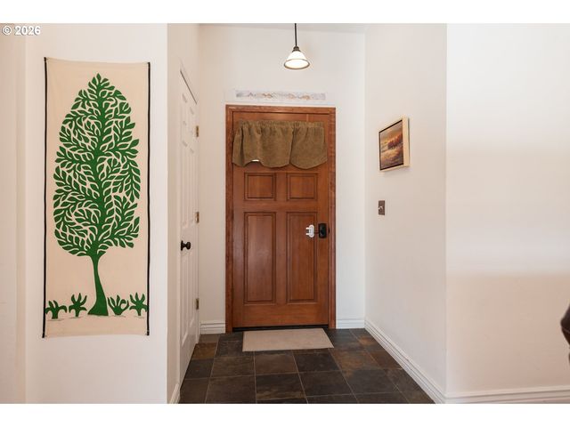 6446 Nw LYNCH Ln, Redmond, OR 97756