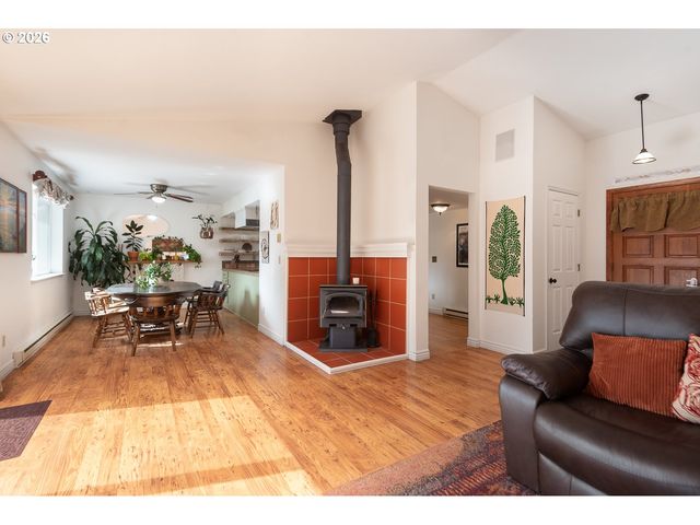 6446 Nw LYNCH Ln, Redmond, OR 97756