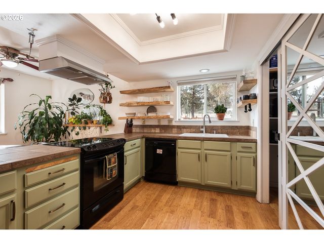 6446 Nw LYNCH Ln, Redmond, OR 97756