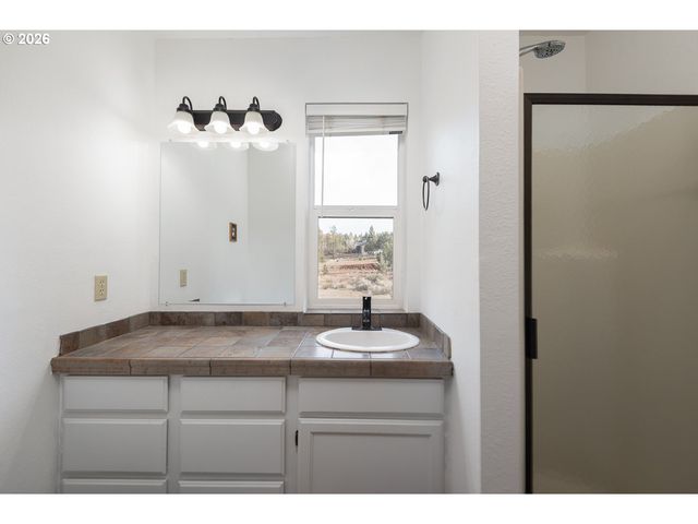 6446 Nw LYNCH Ln, Redmond, OR 97756