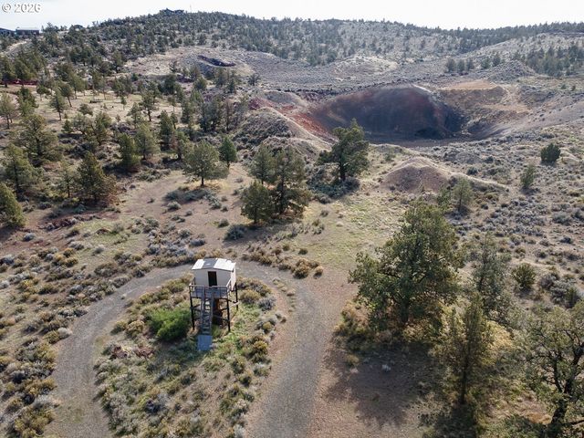 6446 Nw LYNCH Ln, Redmond, OR 97756