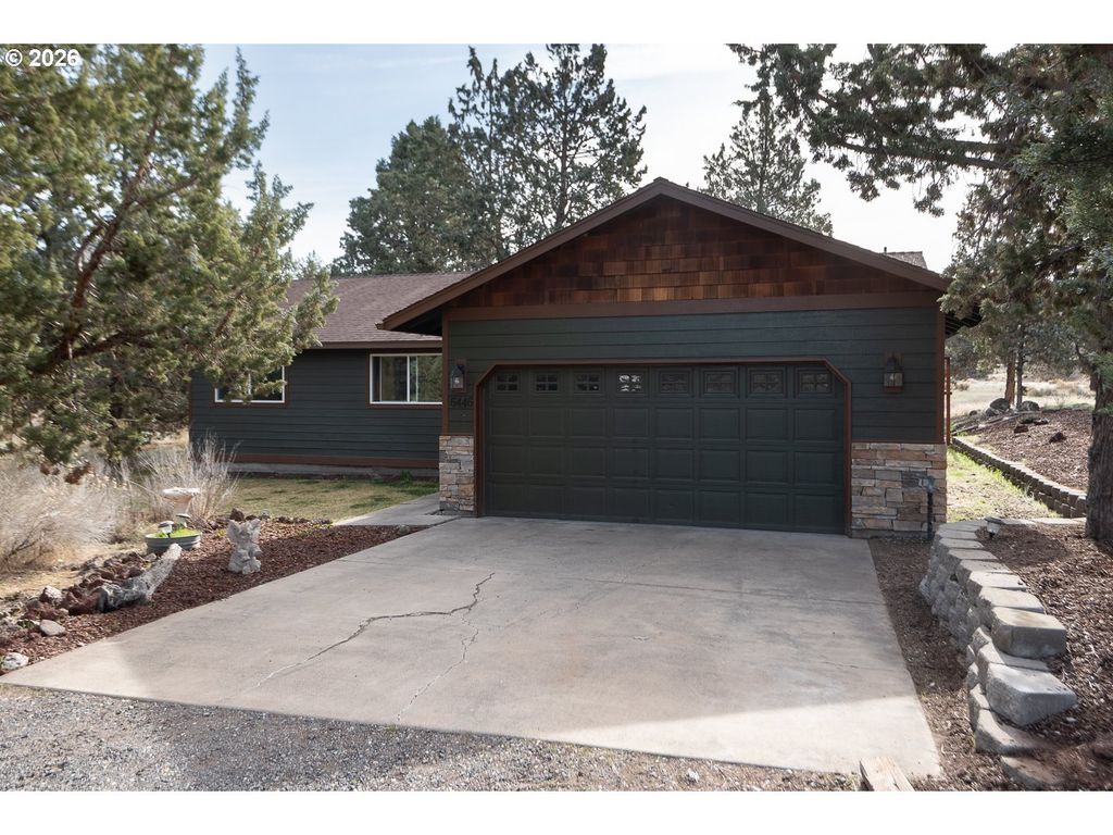 6446 Nw LYNCH Ln, Redmond, OR 97756