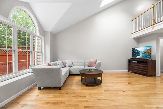 18 Hitching Post Ln 18, Northborough, MA 01532