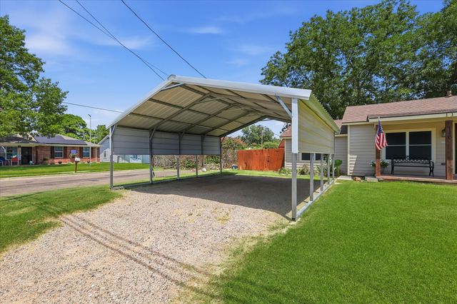 116 Pecan Street, Whitesboro, TX 76273