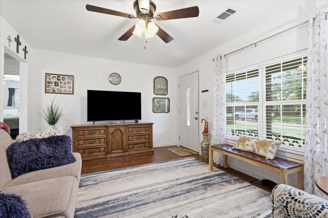 116 Pecan Street, Whitesboro, TX 76273