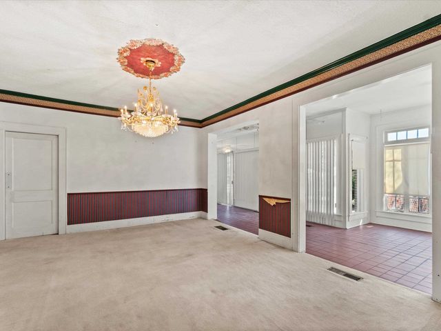 100 S HUBBARD, Omaha, TX 75571