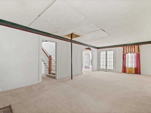 100 S HUBBARD, Omaha, TX 75571