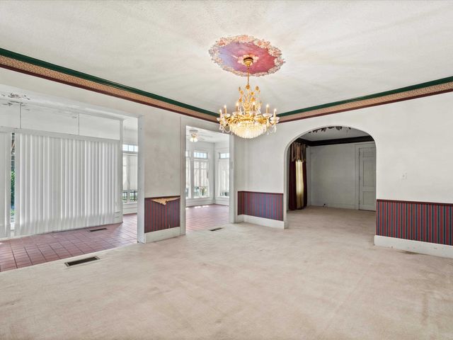 100 S HUBBARD, Omaha, TX 75571