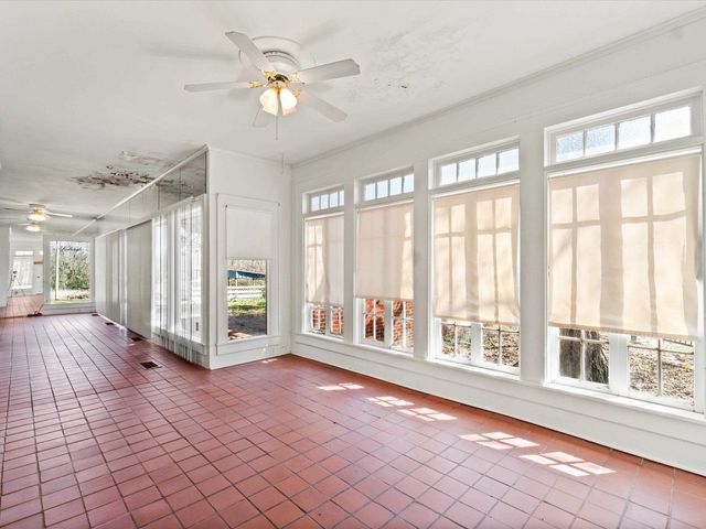 100 S HUBBARD, Omaha, TX 75571