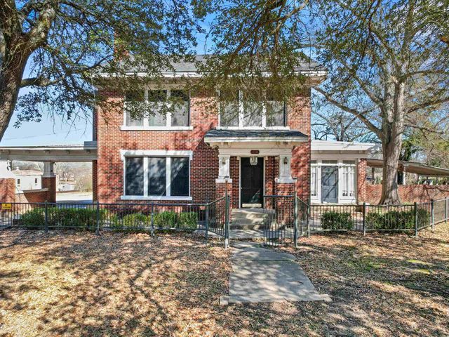 100 S HUBBARD, Omaha, TX 75571