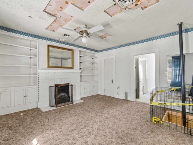 100 S HUBBARD, Omaha, TX 75571