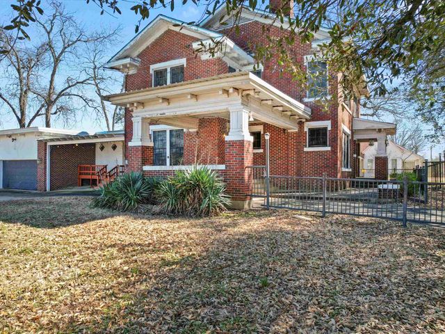 100 S HUBBARD, Omaha, TX 75571