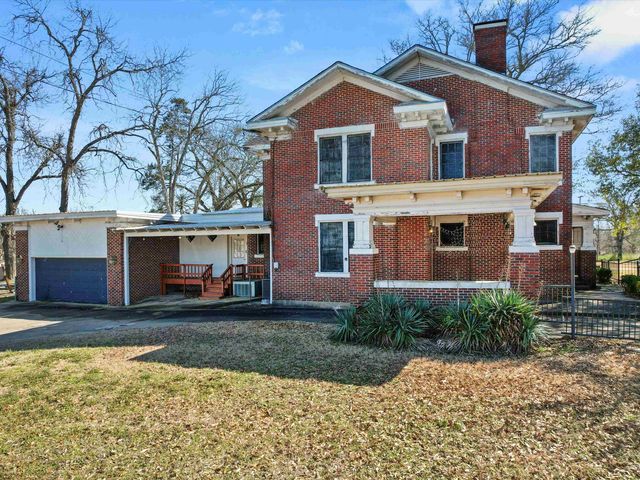 100 S HUBBARD, Omaha, TX 75571