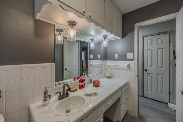 720 Concordia B Drive, Bellville, TX 77418