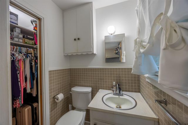 720 Concordia B Drive, Bellville, TX 77418