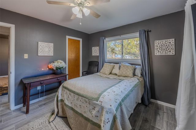 720 Concordia B Drive, Bellville, TX 77418