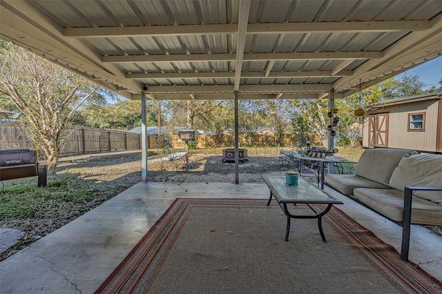 720 Concordia B Drive, Bellville, TX 77418