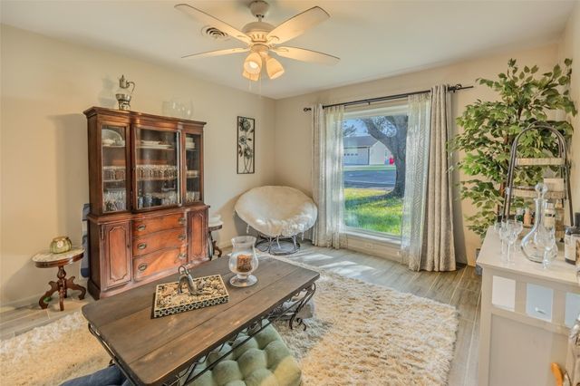 720 Concordia B Drive, Bellville, TX 77418