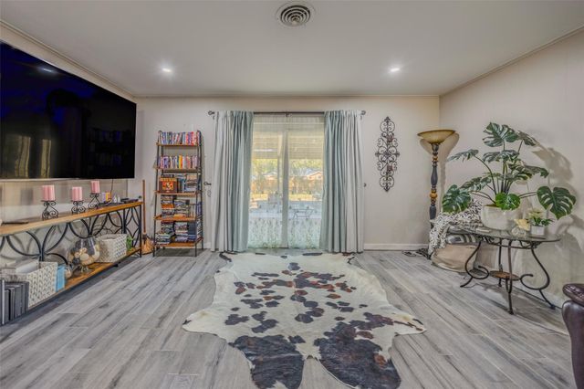 720 Concordia B Drive, Bellville, TX 77418