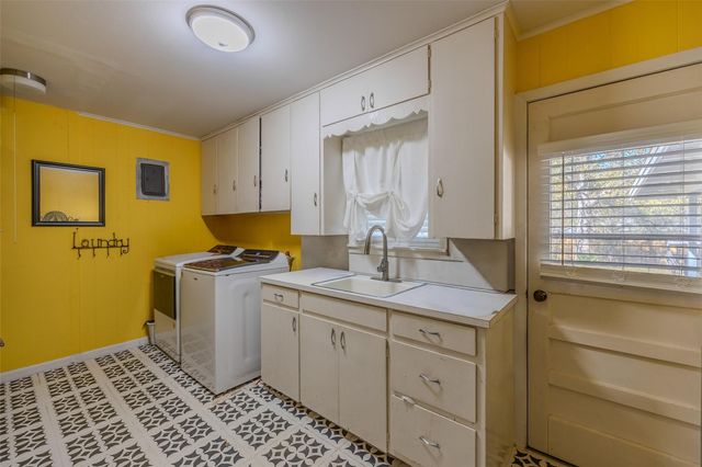 720 Concordia B Drive, Bellville, TX 77418