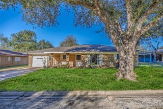 720 Concordia B Drive, Bellville, TX 77418